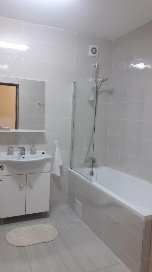 Travel Homzzz Apartments Târgu-Mureş Exterior foto